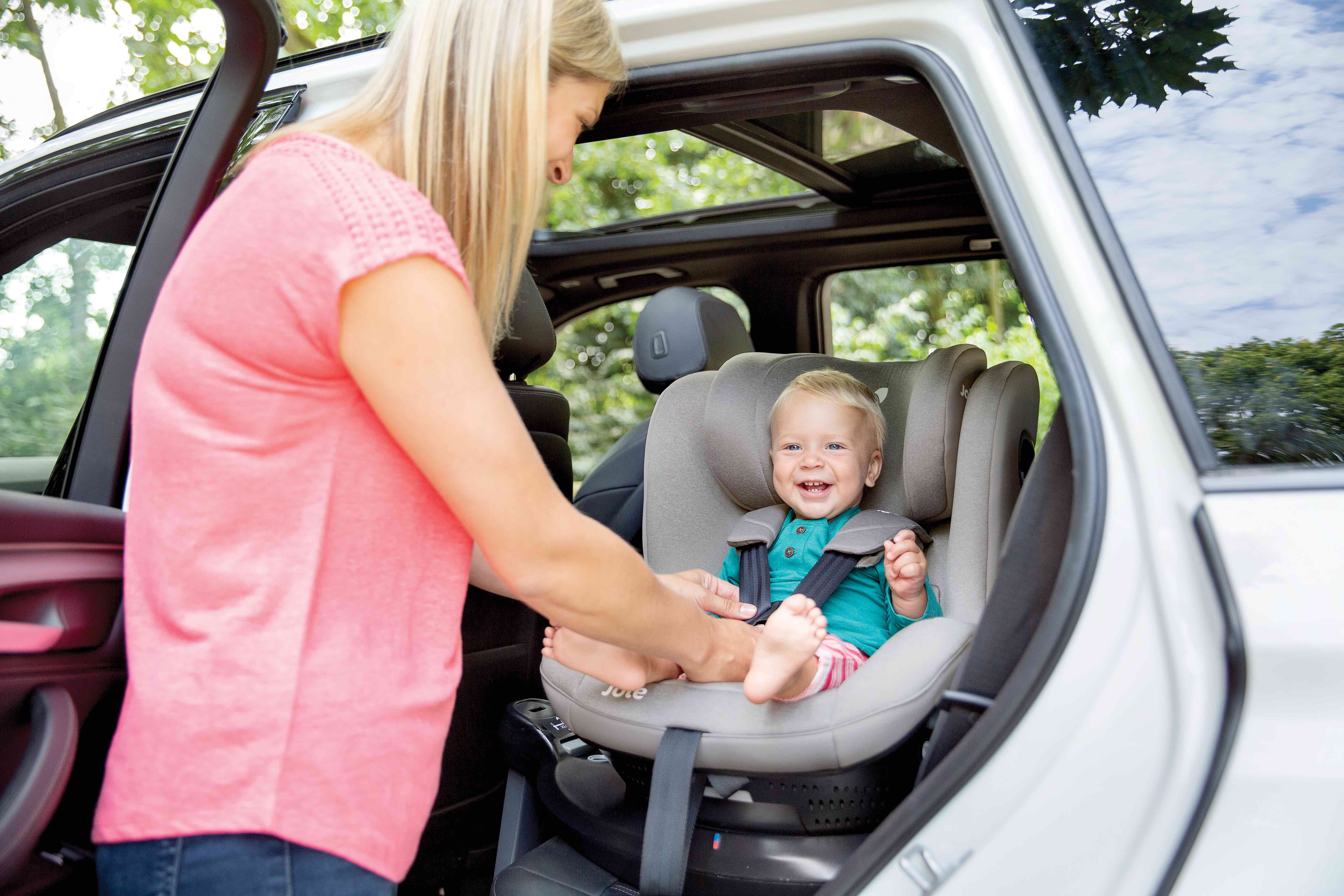 Bien installer le siège auto de son bébé