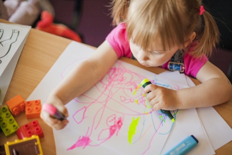 Mes petites activités: dessiner ou peindre avec les mains ! Dès 2