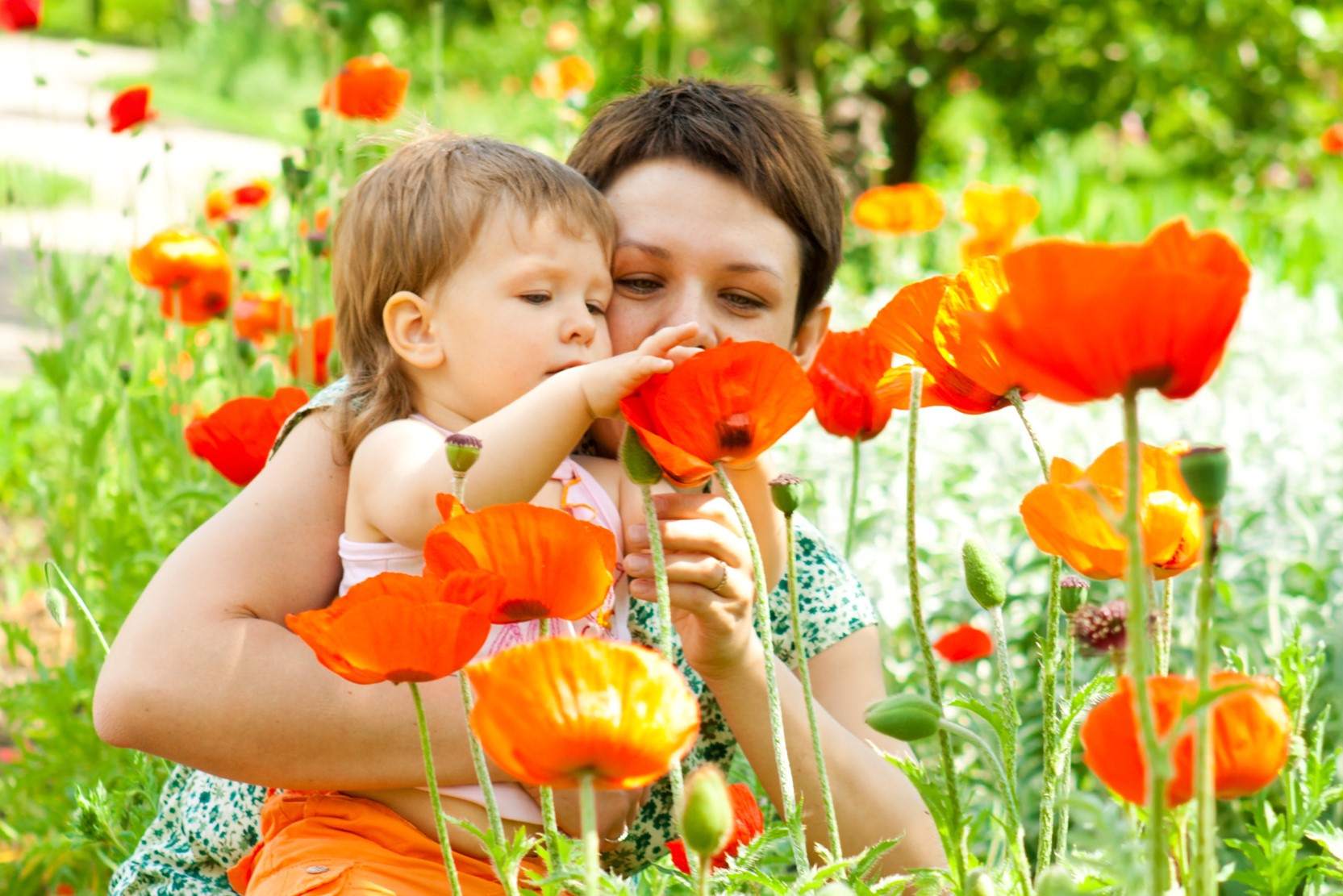 pro et enfant dans le jardin