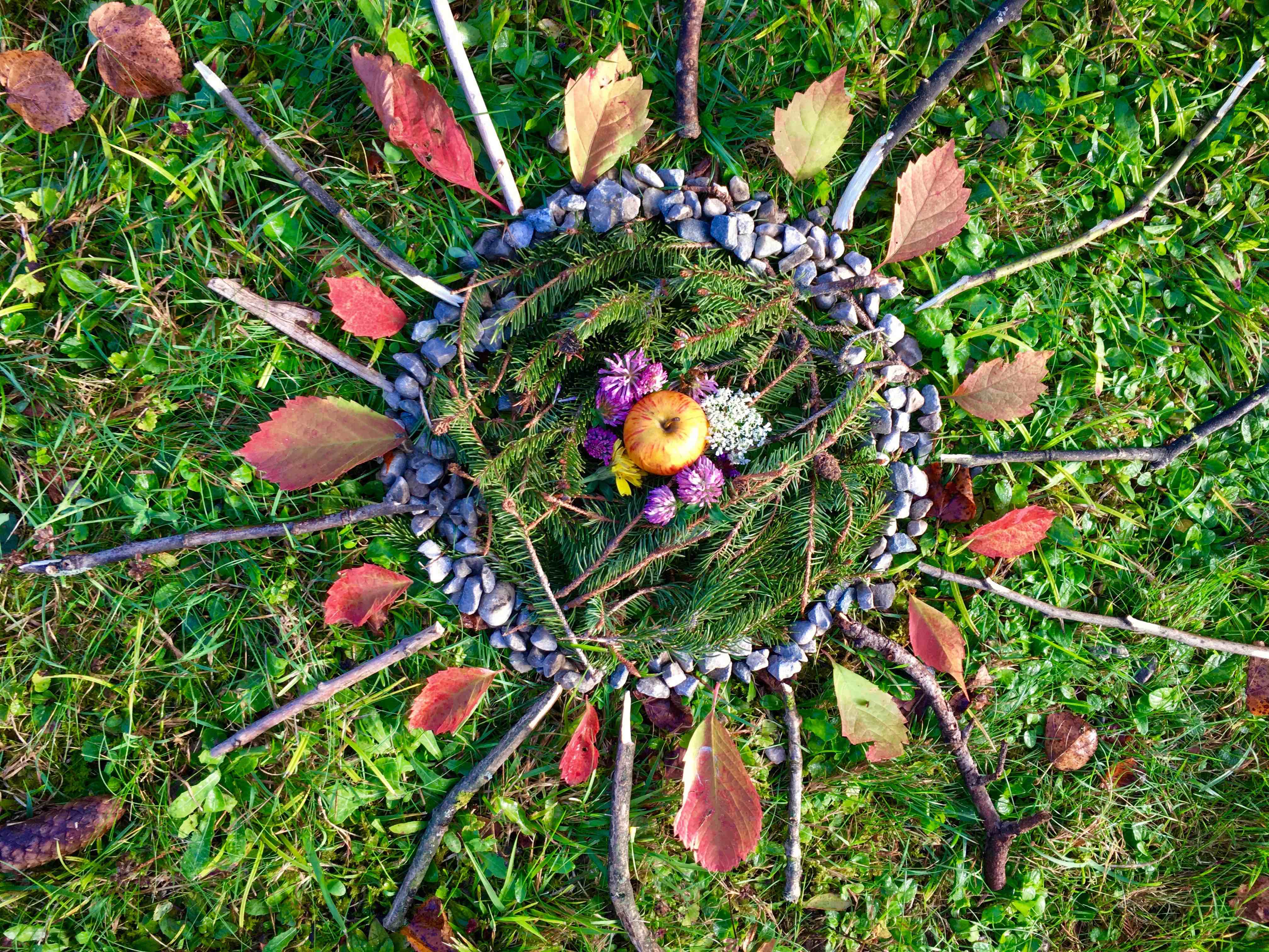 Découvrir le land art avec les enfants | lesprosdelapetiteenfance