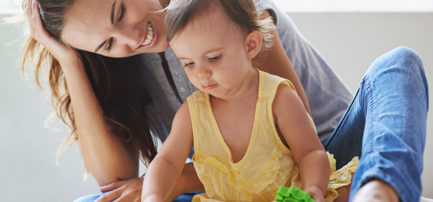 assistante maternelle avec enfant