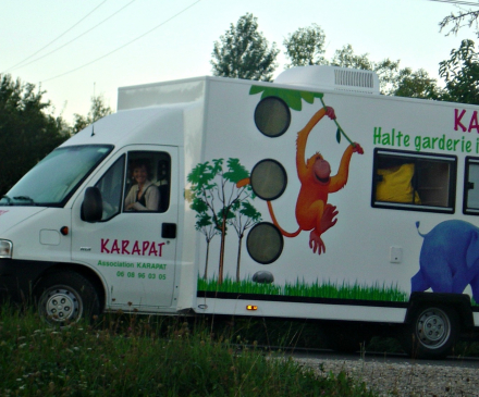 Bus de la garderie itinérante Karapat