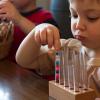 Pédagogie Montessori , enfantjexperimente