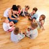 groupe d'enfants en séance méditation